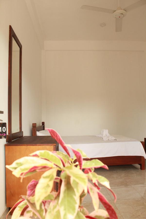 Pearl City Hotel Tissamaharama Dış mekan fotoğraf