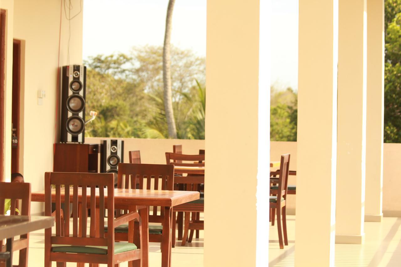 Pearl City Hotel Tissamaharama Dış mekan fotoğraf