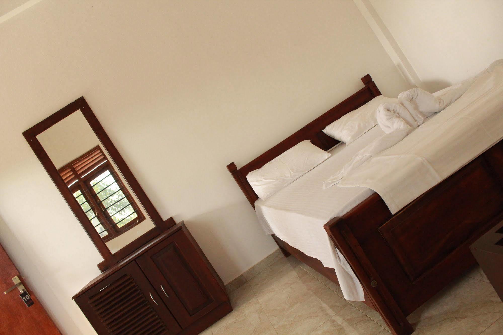 Pearl City Hotel Tissamaharama Dış mekan fotoğraf