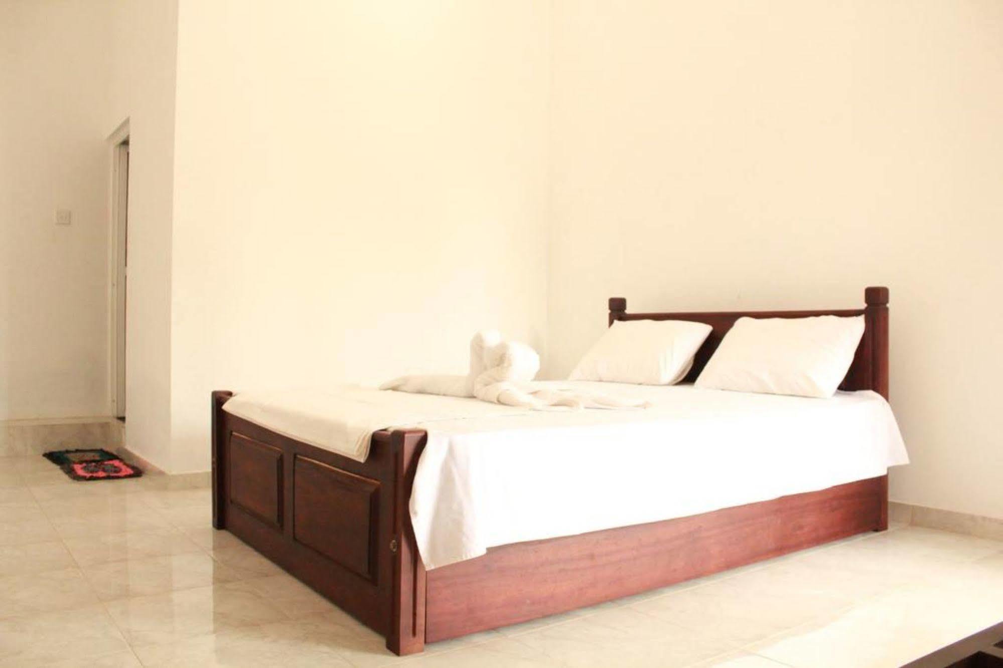 Pearl City Hotel Tissamaharama Dış mekan fotoğraf